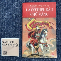 Lá cờ thêu sáu chữ vàng