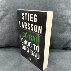 Cô gái chọc tổ ong bầu - Stieg Larsson 335497