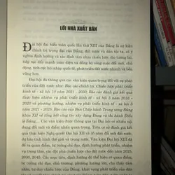 Những vấn đề lý luận và thực tiễn mới trong văn kiện đại hội XIll của Đảng  730994