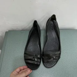 Giày crocs đế bằng size w7 tương đương size 38 15961