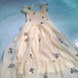 Đầm mới có cái mặc đươc một lần