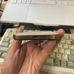 Điện thoại iPhone 16 Pro Max 256GB chính hãng màu vàng hình chữ nhật 589801