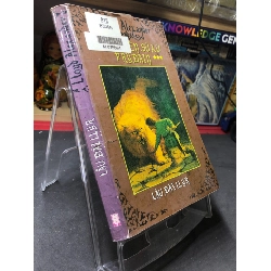 (TẶNG BOOKMARK) Lâu đài Llyr mới 70% ố có dấu mộc và viết nhẹ trang đầu 2007 Lloyd Alexander RBK0906 SÁCH VĂN HỌC