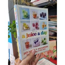 A JUICE A DAY : 365 Juices + Smoothies For Every Day of The Year