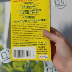 [XƯA] High Five (1999) - Janet Evanovich 1027579