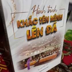hành trình khắc tên mình lên đá