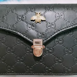 Túi xách nữ Gucci họa tiết logo chữ G, hình côn trùng kim loại trang trí, màu đen