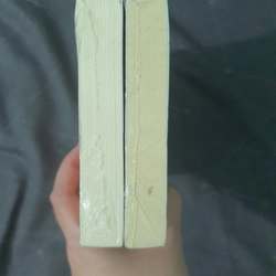 "Cô gái mù chữ phá bom nguyên tử" (seal) - Jonas Jonasson 474067