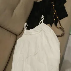 Set áo + chân váy + 1 phụ kiện đi kèm (giá gốc 560k)