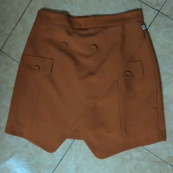 chân váy lót quần đồng chất màu cam tươi, màu chuẩn ảnh cuối