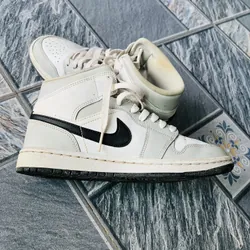 Giày NiKe chuẩn Aut, size 37,5 598015
