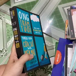 Ông trăm tuổi trèo qua cửa sổ và biến mất  792446