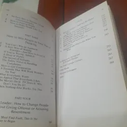 DALE CARNEGIE - How to Win Friends & Influence People 705359