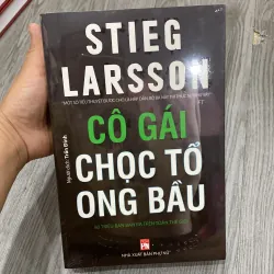 Cô gái chọc tổ ong bầu 1023384