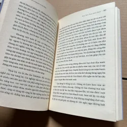 Hoa trôi trên sóng nước (ướt bìa) 1032764