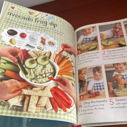 PICTURE BOOK Children’s first cookbook 536865