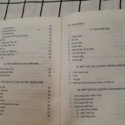 Phong tục cổ truyền Việt Nam. Quỳnh Trang tuyển chọn. Nxb Văn hóa TT năm 2002 786378