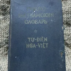 Từ điển Nga - Việt ;700 trang; in tại Nga 