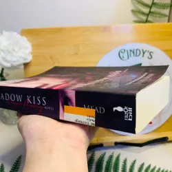[Sách tiếng Anh 2hand] Like new 90% - Shadow Kiss - A Vampire Academy Novel 590280