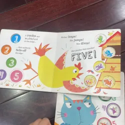 NGOẠI VĂN : sách tiếng anh counting :Five Funny Eggs hoặc Five Clever Mice : chọn 1 quyển  1027981