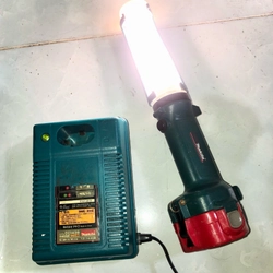 Đèn chiếu sáng cầm tay Makita ML122 Nhật