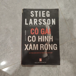 Cô gái có hình xăm rồng