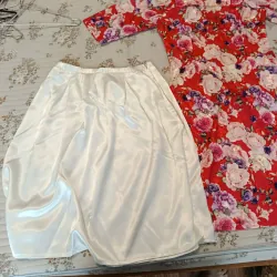 Áo dài kèm chân váy trắng size M 1022436