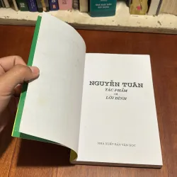 Tác Phẩm Và Lời Bình (Tác Phẩm Văn Học Trong Nhà Trường) - Nguyễn Tuân, Xuân Quỳnh - 2011 907584