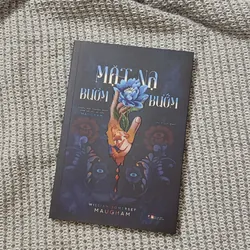 Mặt nạ bươm bướm 