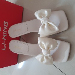 Dép nơ lụa màu trắng sz 39 sale sốc óc, dọn nhà nên thanh lý rất rẻ 12880