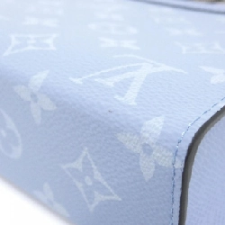 Túi đeo vai Louis Vuitton Taiga Lama Gaston Wearable Wallet M14114 612201