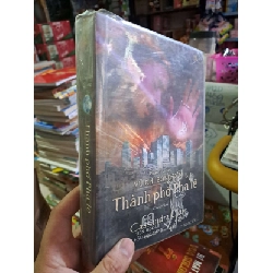 (TẶNG BOOKMARK) Thành phố pha lê - Clare - 2014 mới 80% ố - VĂN HỌC - RBK0111