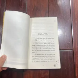 Văn học trẻ - những cánh hoa bay về trời nxb LD 2017  1025872