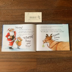 Sách tranh tiếng anh Santa is Coming to the Cotswolds, Used, Bìa cứng 479271