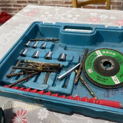 Máy khoan pin hiệu Makita