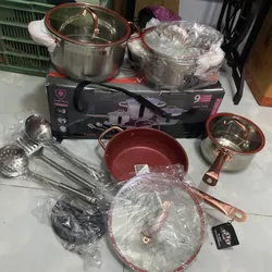 THANH LÝ THÙNG đầy đủ nồi và dụng cụ như hình ( có cái nồi có tay cầm là sử dụng một lần)