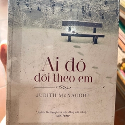 Ai đó dõi theo em 303431