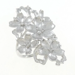 Nhẫn kim cương hoa K18WG 0.22CT