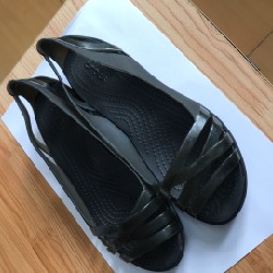 Giày crocs đế bằng size w6 tương đương size 37 15961