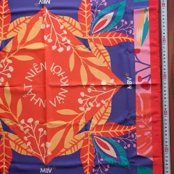 Khăn choàng MBV đi biển thổ cẩm nữ 1026781