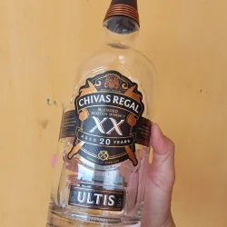Vỏ chai rượu ngoại Chivas 20