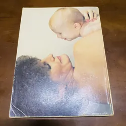 A doctor discusses pregnancy  726757