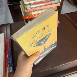 Suit đen và giày cao gót – Phạm Anh Thư (sách tản văn hiện đại)- K2 999796