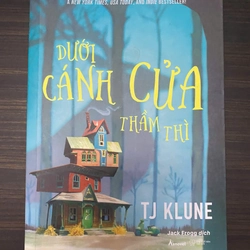 Dưới Cánh Cửa Thầm Thì