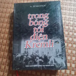 TRONG BÓNG TỐI ĐIỆN KREMLI