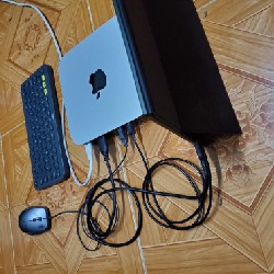 Nguyên bộ máy tính gồm Mac mini, màn hình, bàn phím, chuột 6790
