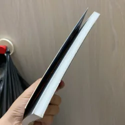 Phía sau một khách sạn - Khôi Vũ 970396