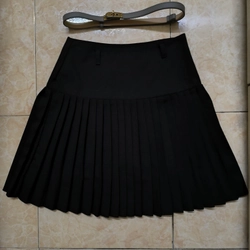chân váy xếp ly đen vải mềm rủ không nhăn kèm belt