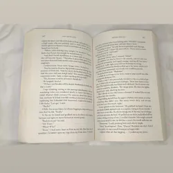 White Walls: A Memoir about Motherhood, Daughterhood, and the Mess in Between 748333