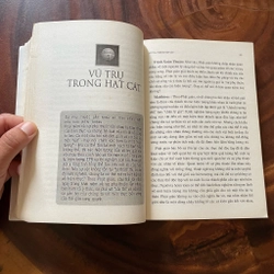 II Tựa sách: Cái Vô Hạn Trong Lòng Bàn Tay _ Từ Big Bang Đến Giác Ngộ - 2005 446431